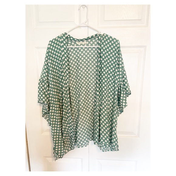 betsy boutique Other - Kimono- green with white dots